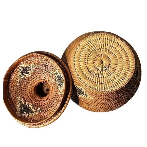 Vintage Hand Woven basket with lid 6 X 7 - Picture 7 of 8